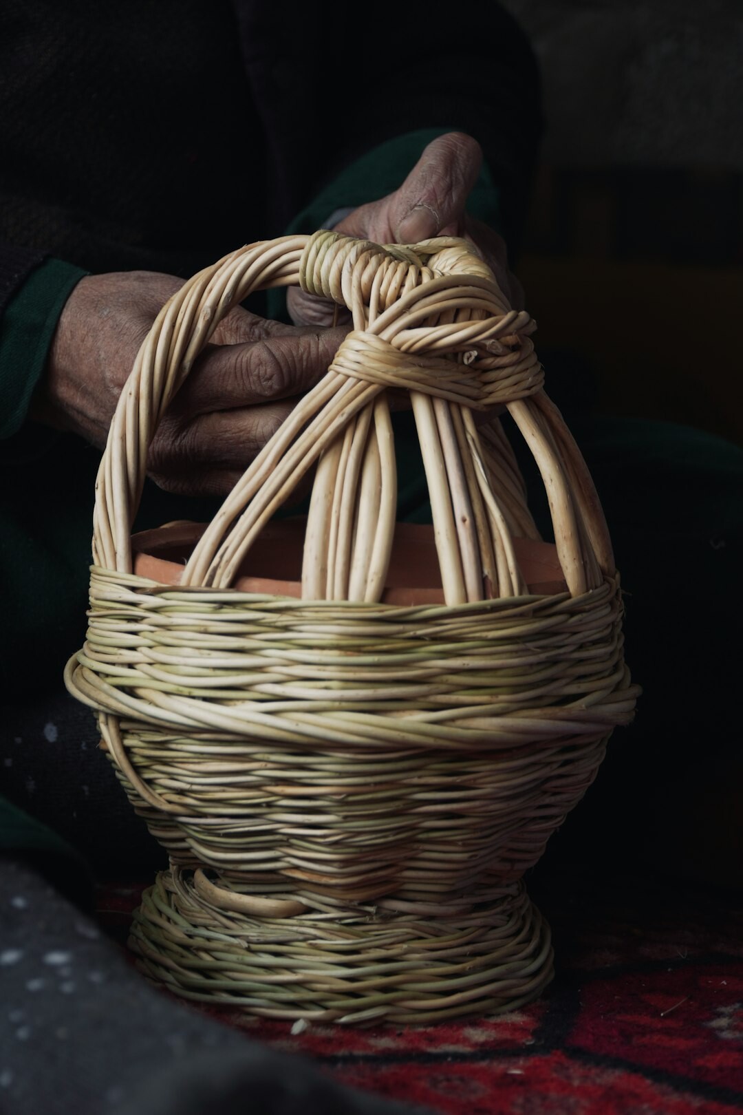 hands weaving basket